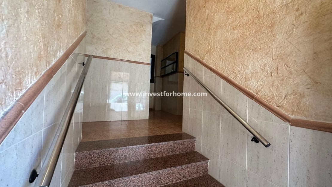 Reventa - Apartamento - Torrevieja - Estacion De Autobuses