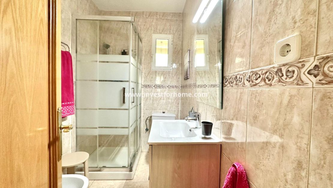 Reventa - Apartamento - Torrevieja - Estacion De Autobuses