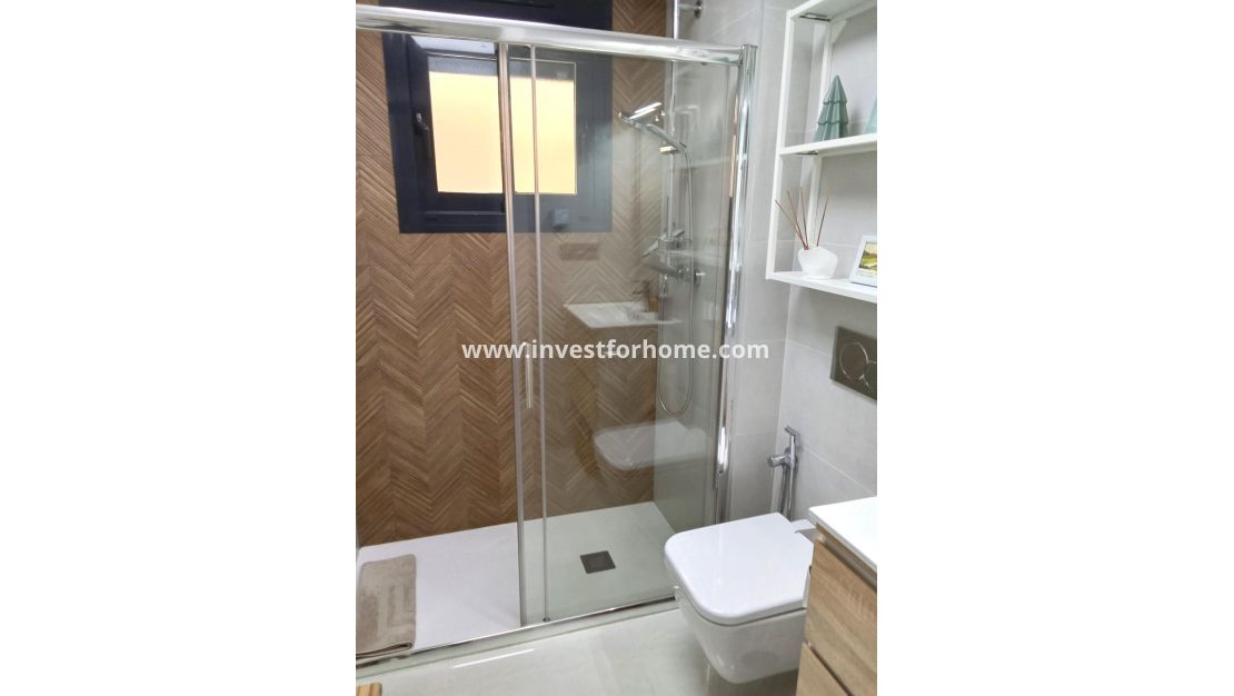 Reventa - Apartamento - Torrevieja - Estacion De Autobuses