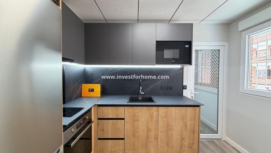 Reventa - Apartamento - Torrevieja - Estacion De Autobuses