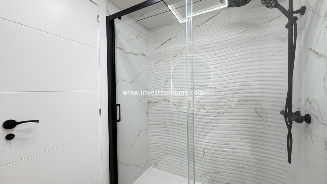 Reventa - Apartamento - Torrevieja - Estacion De Autobuses