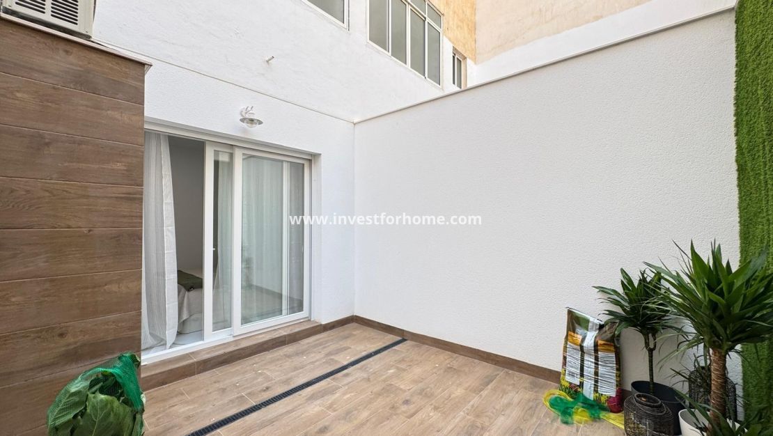 Reventa - Apartamento - Torrevieja - Estacion De Autobuses