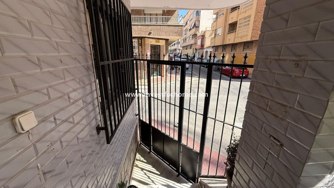 Reventa - Apartamento - Torrevieja - Estacion De Autobuses