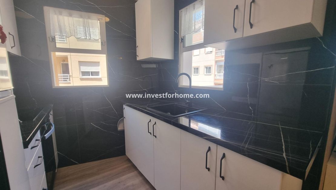 Reventa - Apartamento - Torrevieja - Estacion De Autobuses