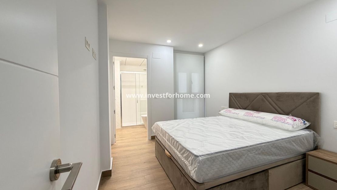 Reventa - Apartamento - Torrevieja - Estacion De Autobuses