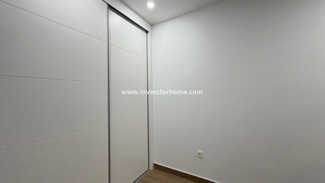 Reventa - Apartamento - Torrevieja - Estacion De Autobuses