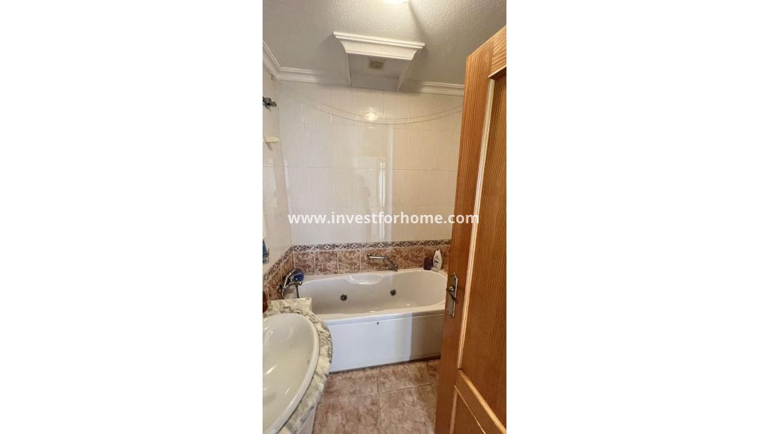 Reventa - Chalet - Torrevieja - aguas nuevas