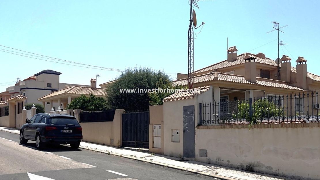 Reventa - Chalet - Torrevieja - aguas nuevas