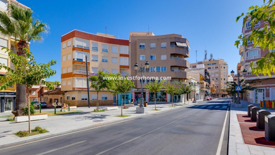 Sale - Apartment - Guardamar del Segura - Pueblo