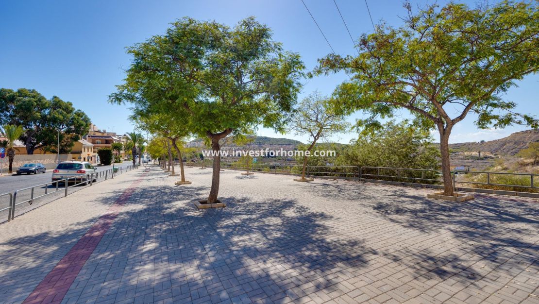 Sale - Apartment - Guardamar del Segura - Pueblo