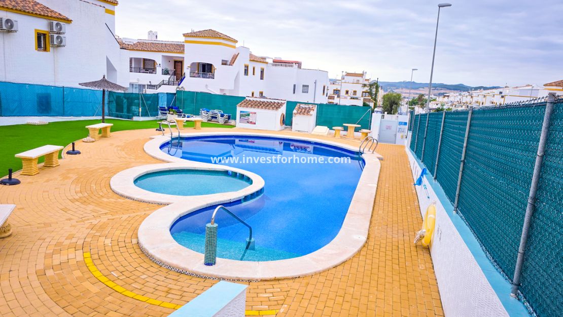 Sale - Apartment - Orihuela Costa - Vistabella Golf