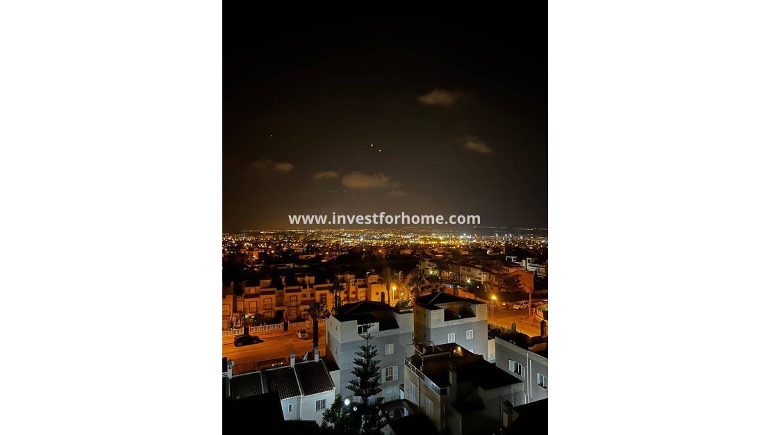 Sale - Apartment - Torrevieja - aguas nuevas