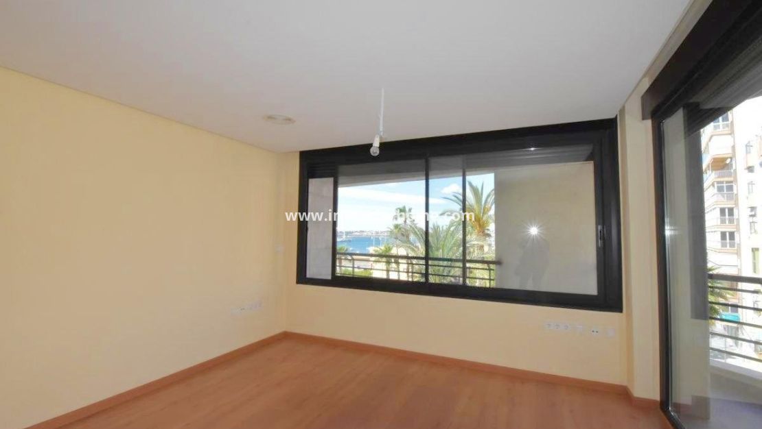 Sale - Apartment - Torrevieja - Centro - Muelle Pesquero