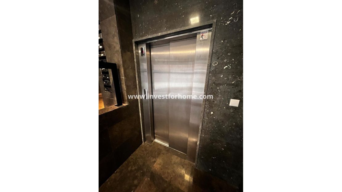 Sale - Apartment - Torrevieja - Centro - Muelle Pesquero