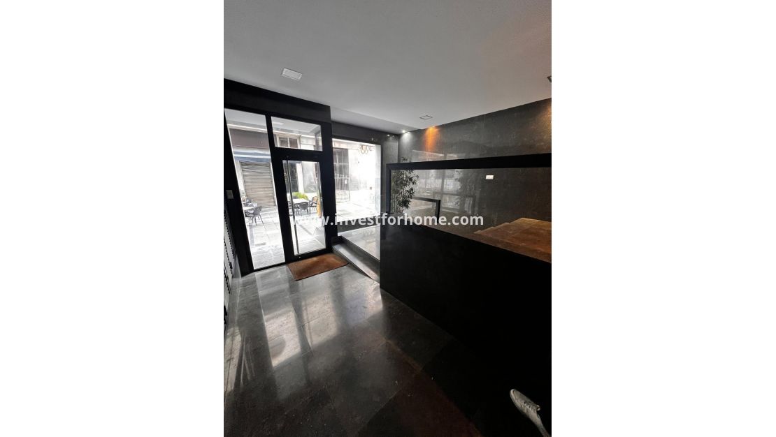 Sale - Apartment - Torrevieja - Centro - Muelle Pesquero