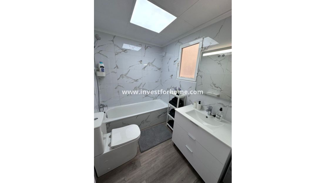 Sale - Apartment - Torrevieja - Centro - Muelle Pesquero