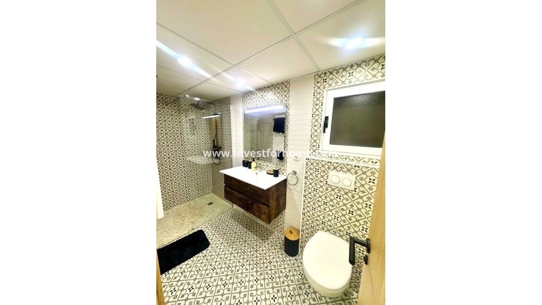 Sale - Apartment - Torrevieja - Centro - Muelle Pesquero