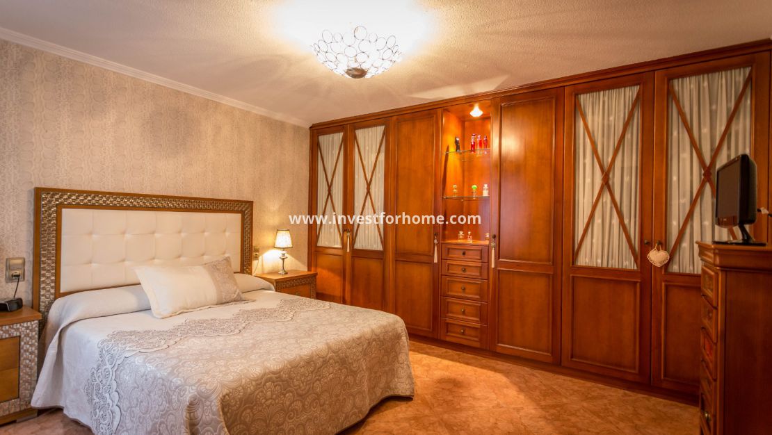 Sale - Apartment - Torrevieja - Centro