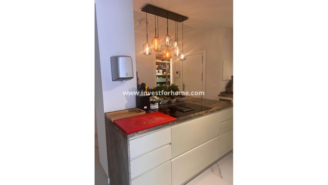 Sale - Apartment - Torrevieja - Centro