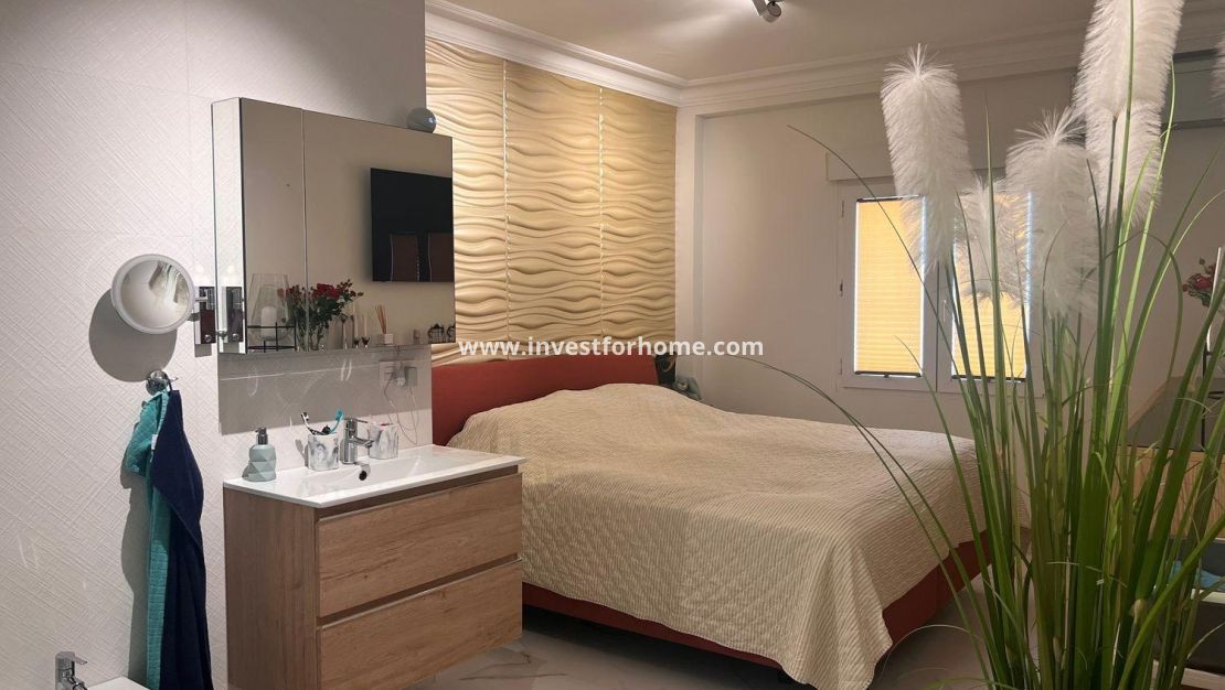 Sale - Apartment - Torrevieja - Centro