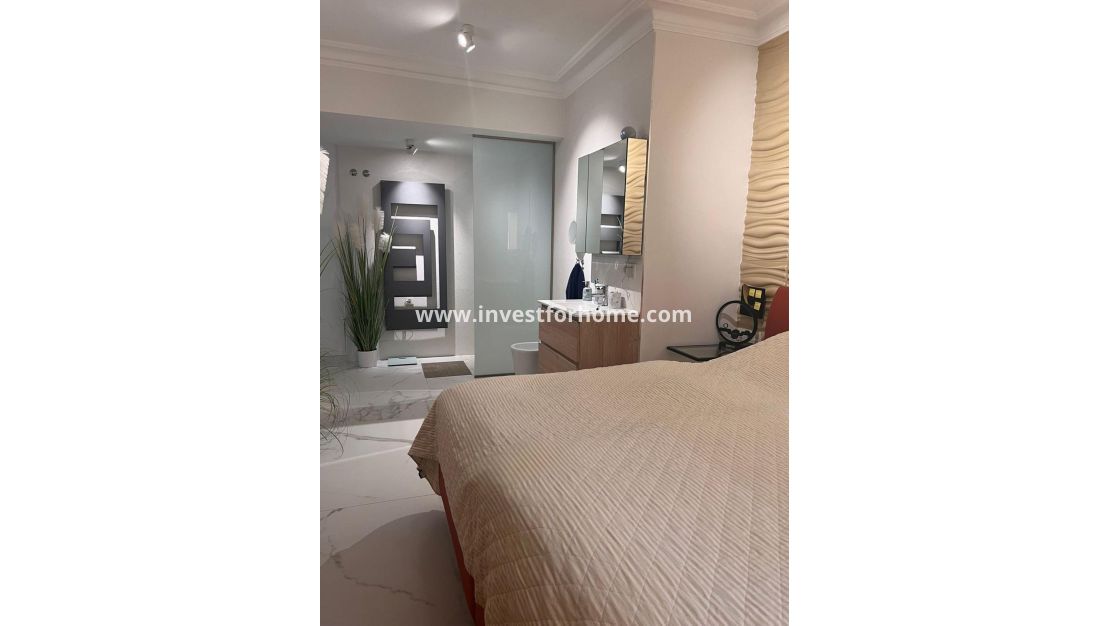 Sale - Apartment - Torrevieja - Centro