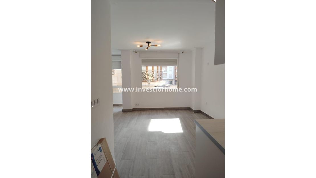 Sale - Apartment - Torrevieja - Centro