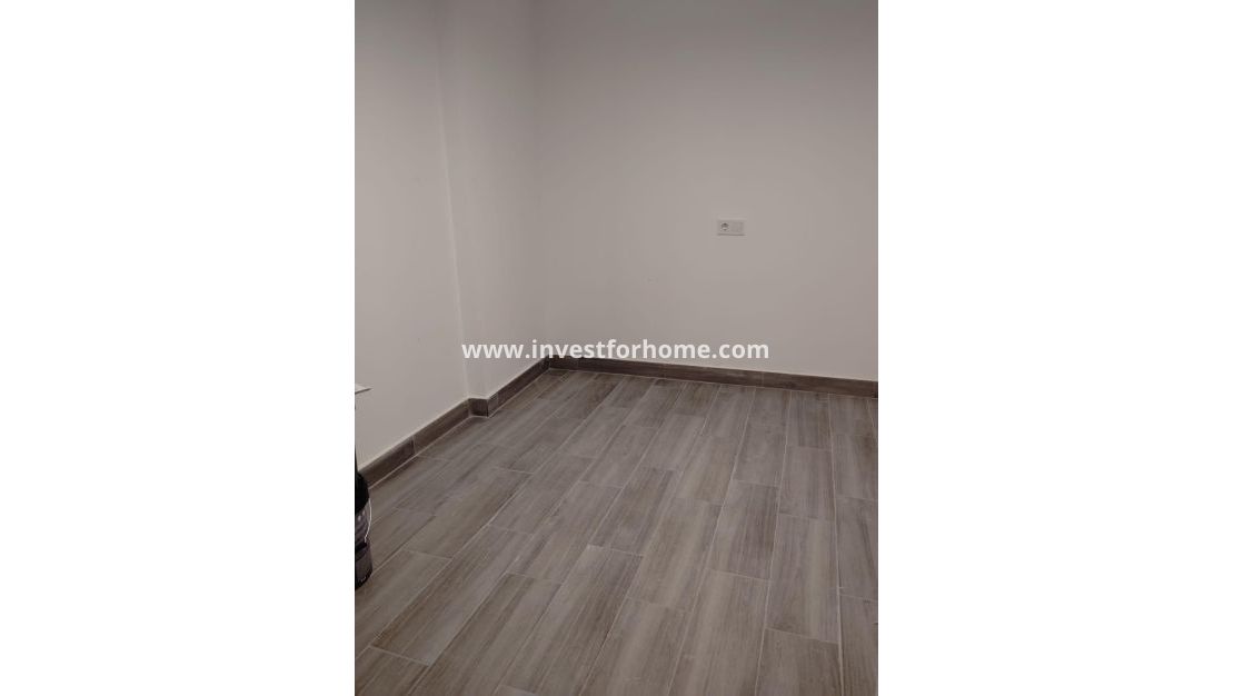 Sale - Apartment - Torrevieja - Centro