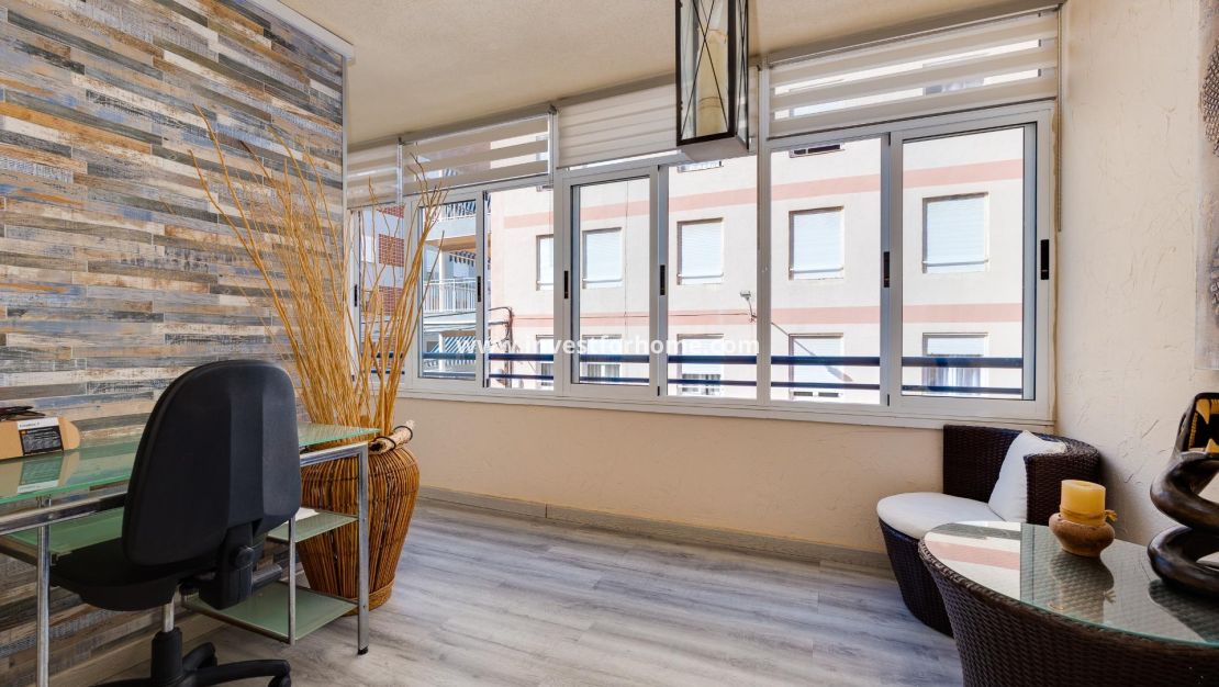 Sale - Apartment - Torrevieja - Centro