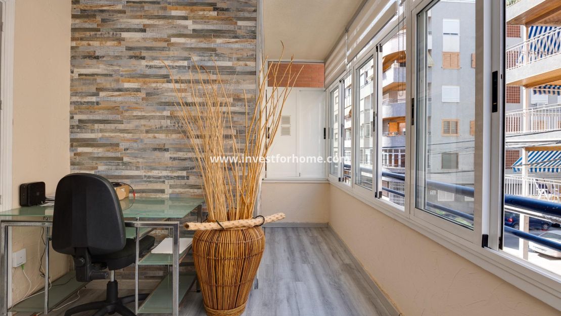 Sale - Apartment - Torrevieja - Centro