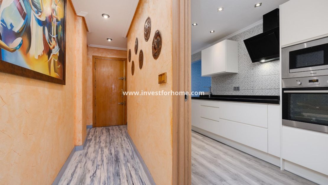 Sale - Apartment - Torrevieja - Centro