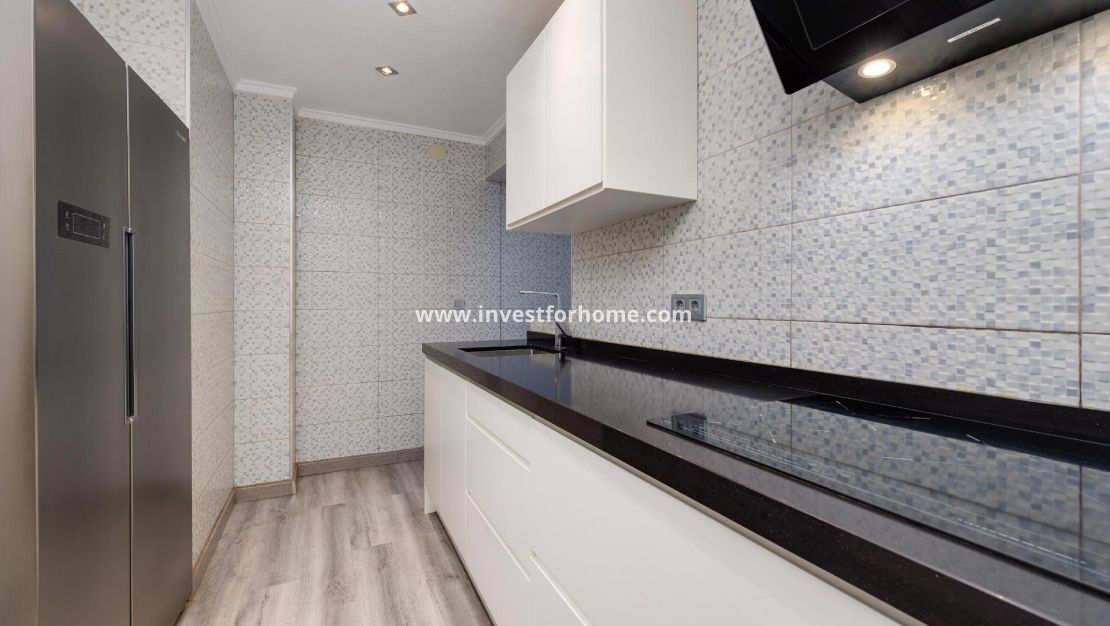 Sale - Apartment - Torrevieja - Centro