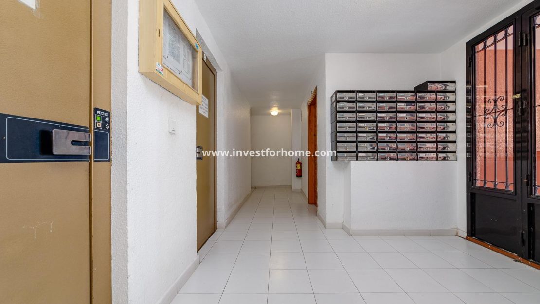 Sale - Apartment - Torrevieja - Centro