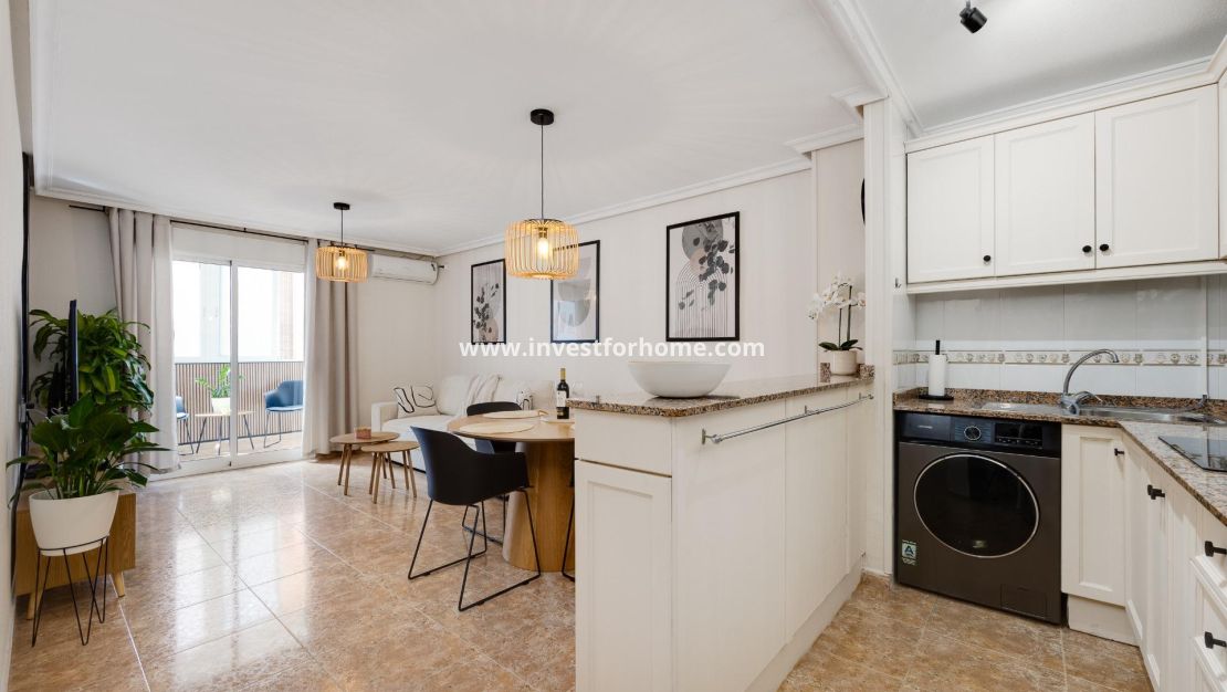 Sale - Apartment - Torrevieja - Centro