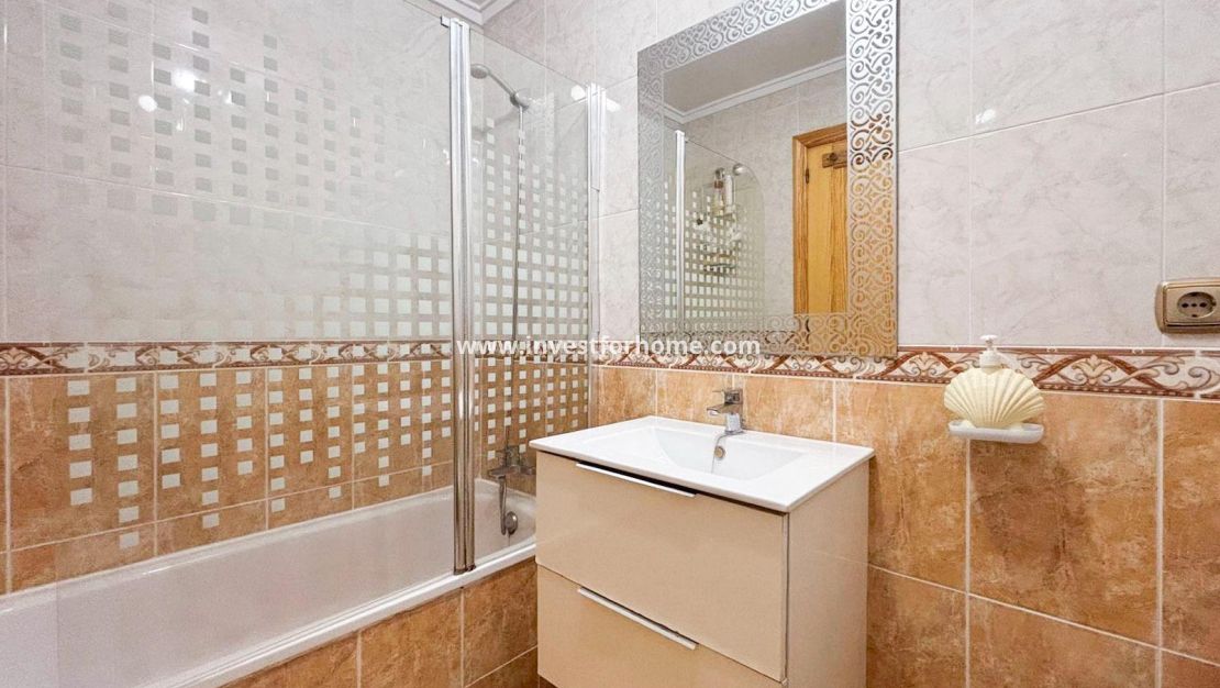 Sale - Apartment - Torrevieja - Centro