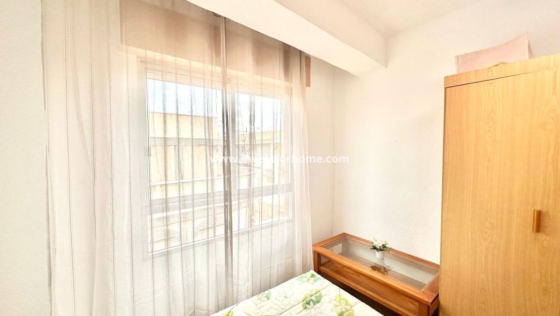 Sale - Apartment - Torrevieja - Centro