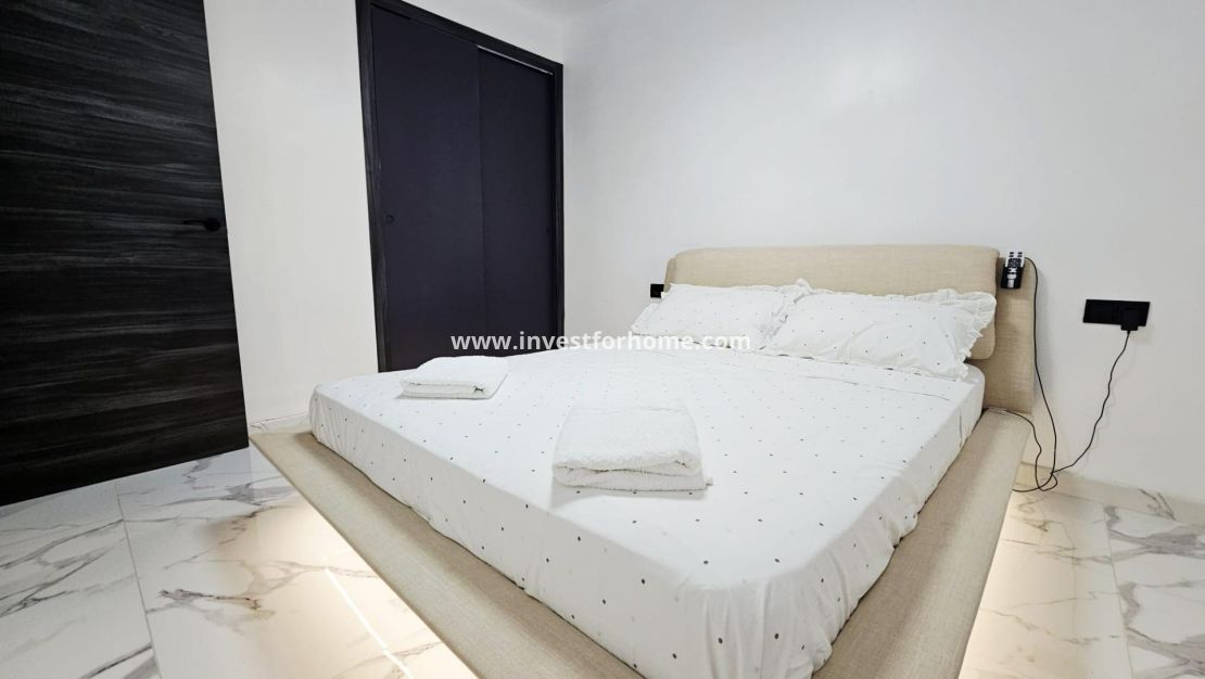 Sale - Apartment - Torrevieja - Centro