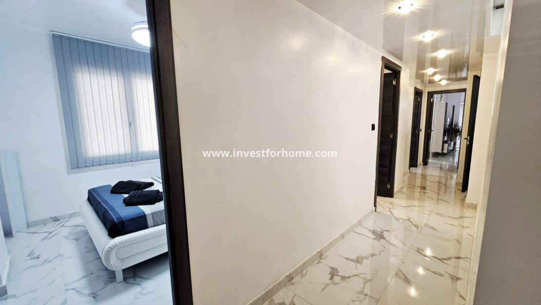 Sale - Apartment - Torrevieja - Centro