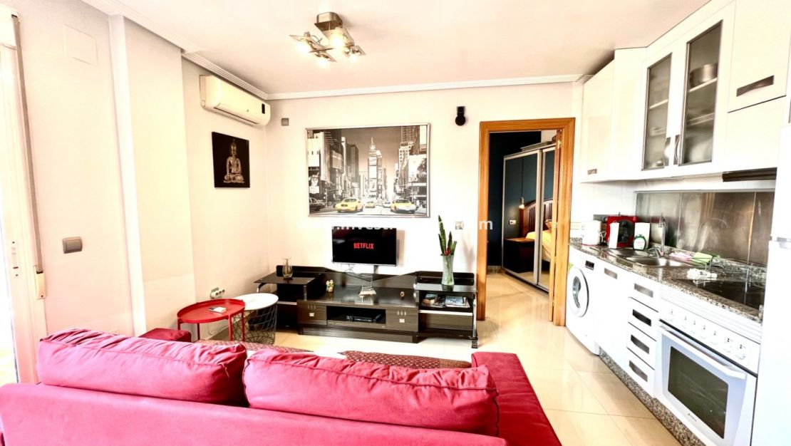 Sale - Apartment - Torrevieja - Centro