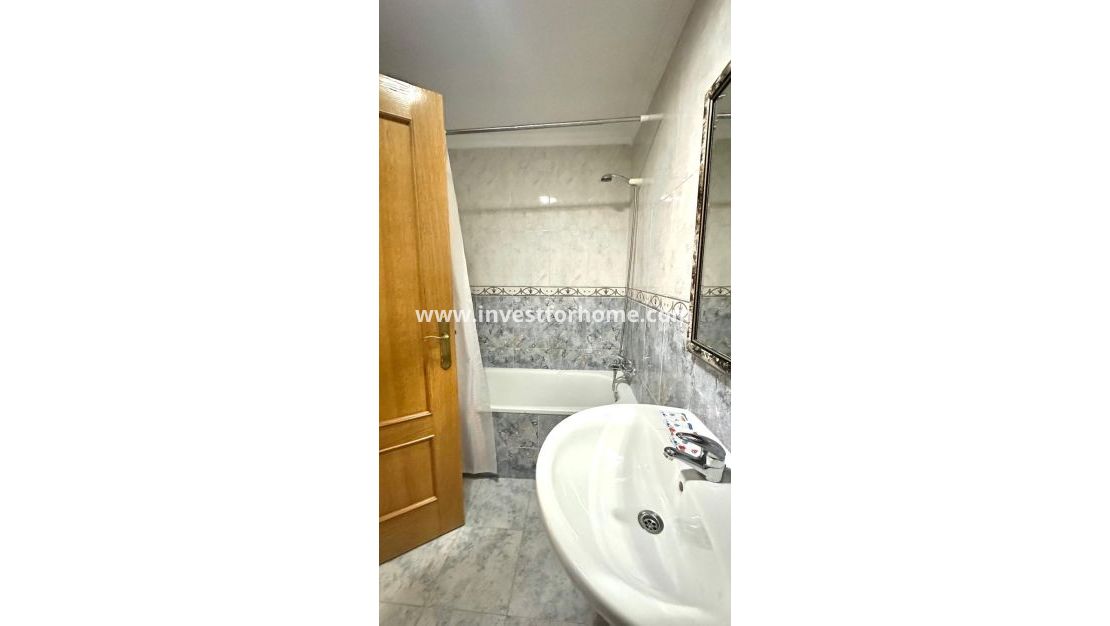 Sale - Apartment - Torrevieja - Centro