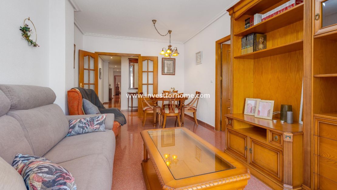 Sale - Apartment - Torrevieja - Centro