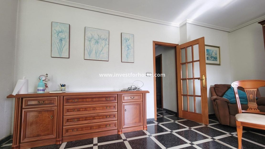 Sale - Apartment - Torrevieja - Centro