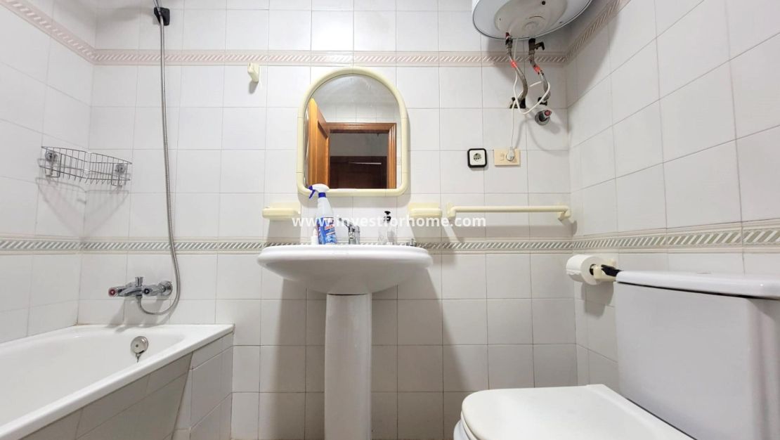 Sale - Apartment - Torrevieja - Centro