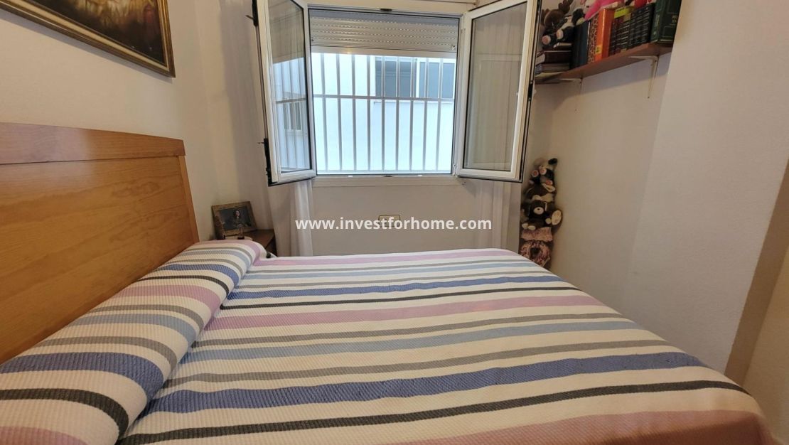 Sale - Apartment - Torrevieja - Centro