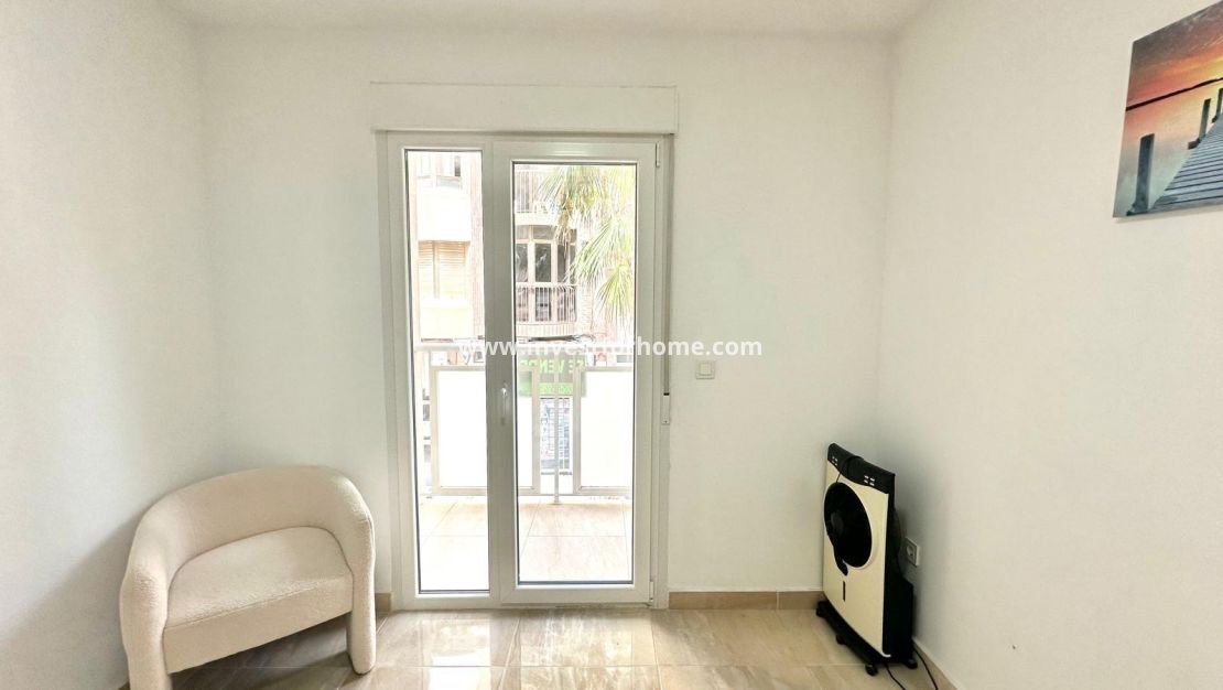 Sale - Apartment - Torrevieja - Centro