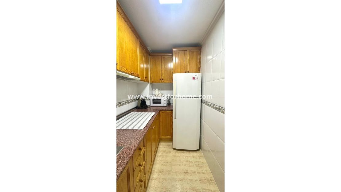 Sale - Apartment - Torrevieja - Centro