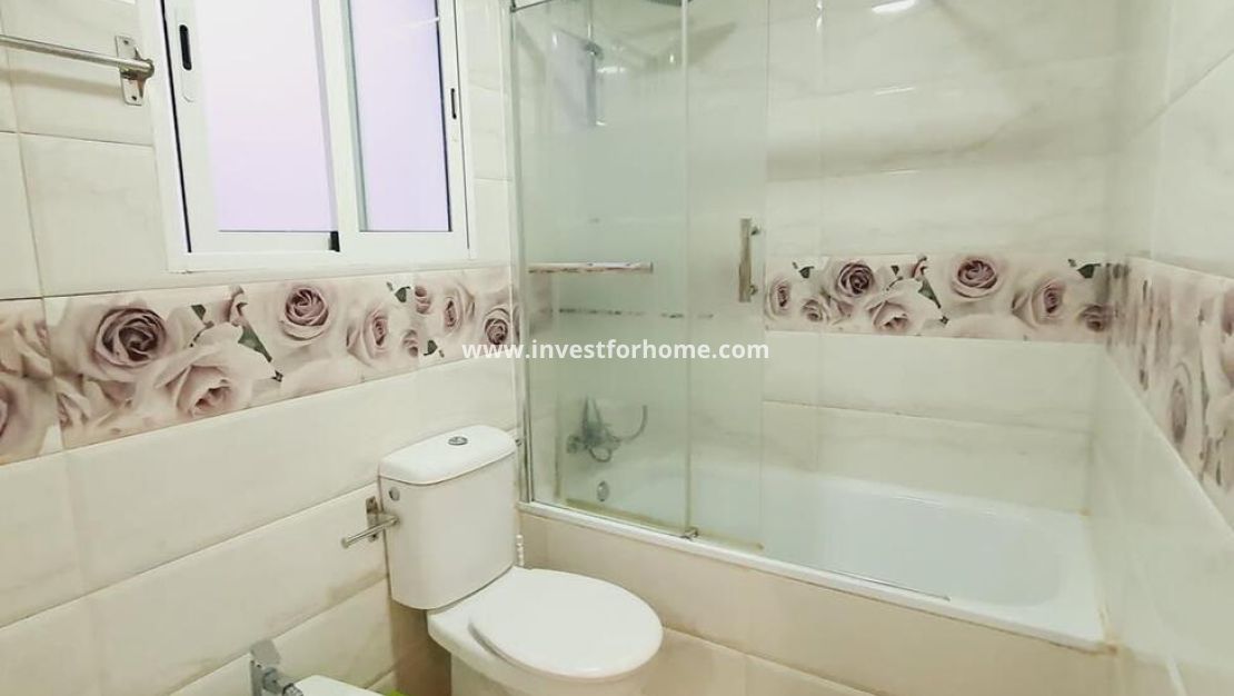 Sale - Apartment - Torrevieja - Centro