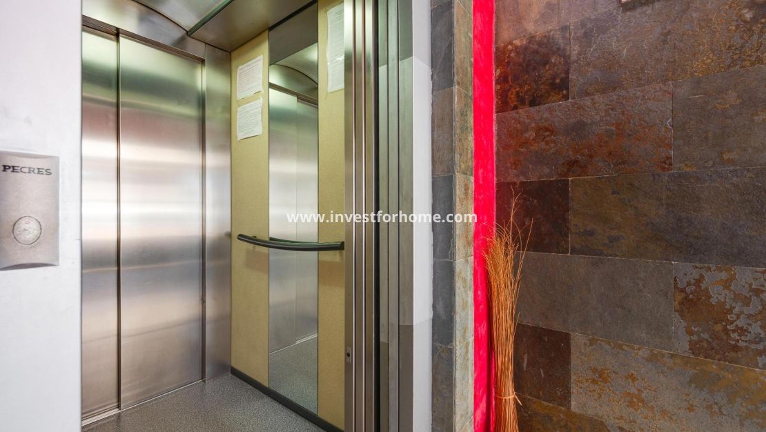 Sale - Apartment - Torrevieja - Centro