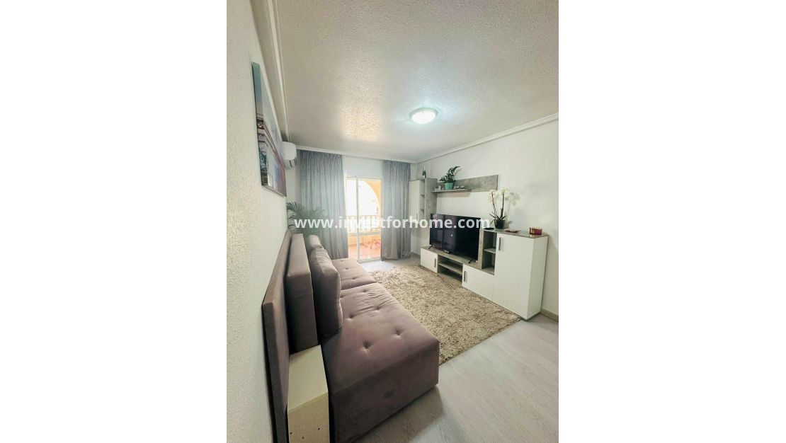 Sale - Apartment - Torrevieja - Centro
