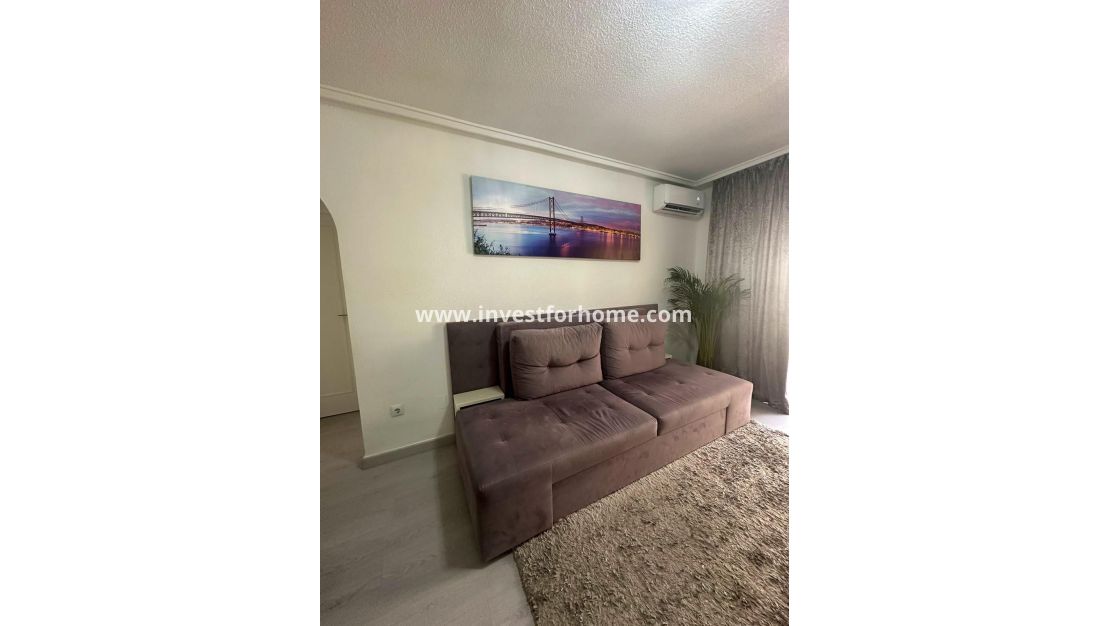 Sale - Apartment - Torrevieja - Centro