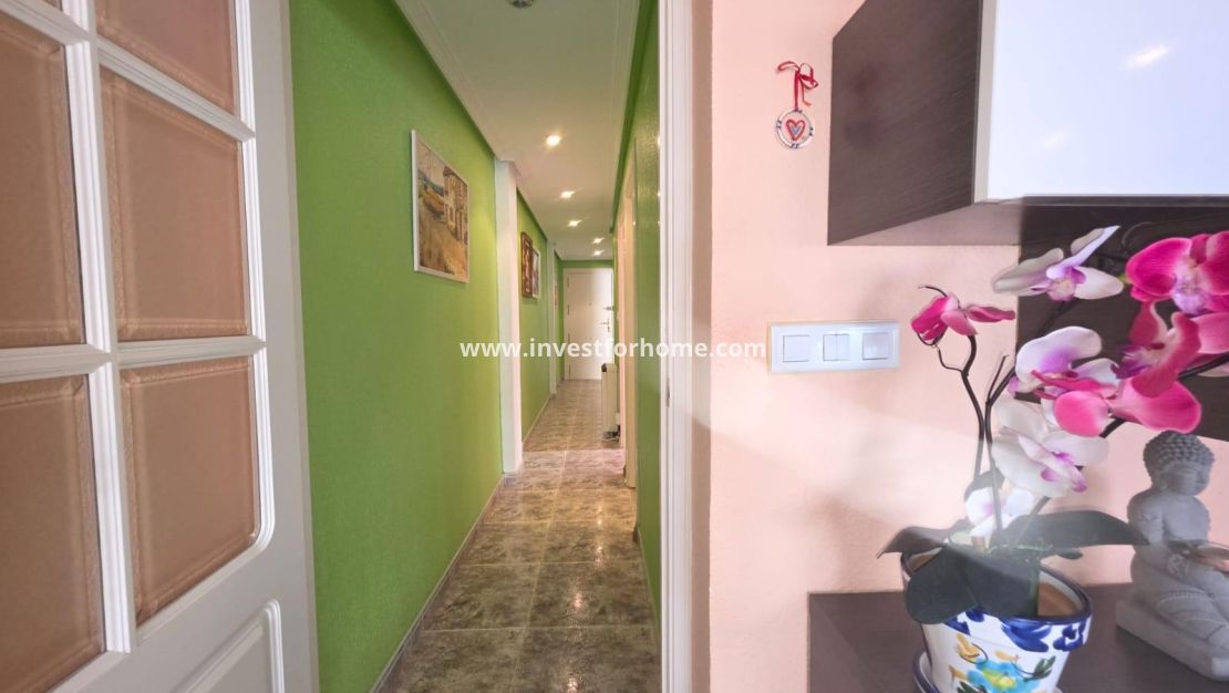 Sale - Apartment - Torrevieja - Centro